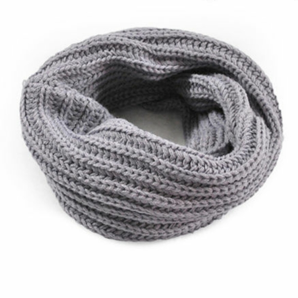 Accessories - 🆕️ Gray ~ Cable Knit Infinity Scarf